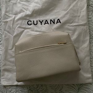 Cuyana • The Vanity Case in Ecru